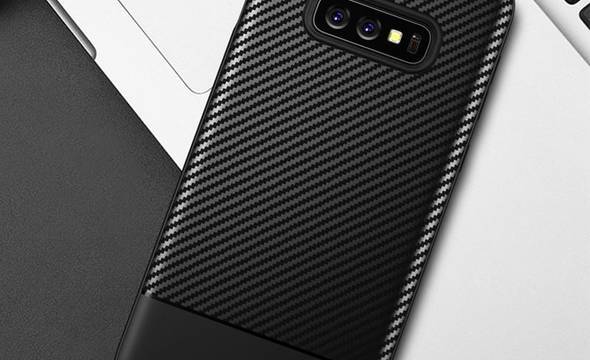Crong Prestige Carbon Cover - Etui Samsung Galaxy S10e (czarny) - zdjęcie 3